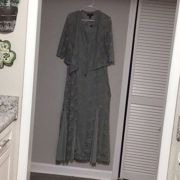 Formal gown, mermaid style, matching removable jacket, size 12. - Picture 1 of 1